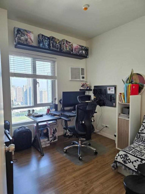Grab this Corner Penthouse in Vantage West Tower