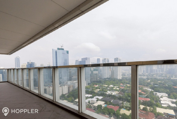 4BR Condo for Sale in Discovery Primea, Urdaneta Village, Makati