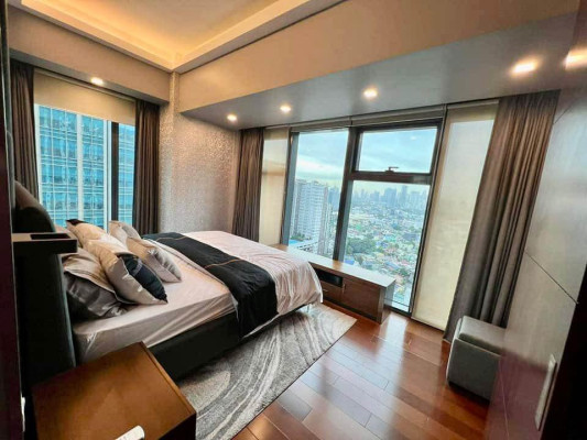 Grand Hyatt Manila Residences