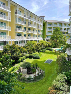 One Serendra 2BR unit facing market market with parking