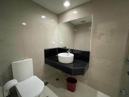 8 FORBES 2BR Furnished Condo Unit