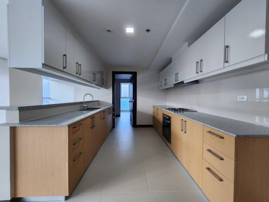 An Upscale Penthouse for Sale in BGC, Taguig