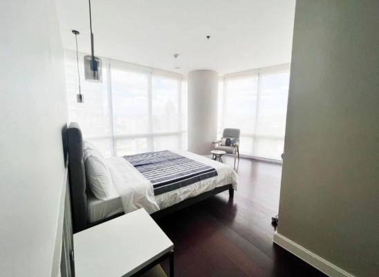 Luxury Condo in The Suites at One Bonifacio High Street