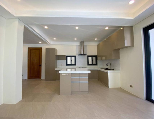 Magnificent Lower Penthouse for Sale