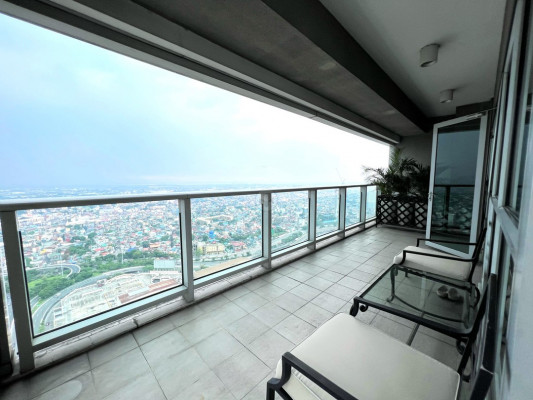 Modish Lower Penthouse for Sale in One Serendra
