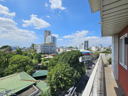 Explore this Spacious 1-Bedroom Unit in Baron 3 Gardens