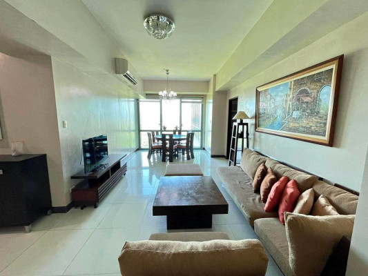8 FORBES 2BR Furnished Condo Unit