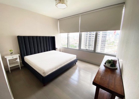 Beautifully furnished Corner Unit facing amenities for Sale