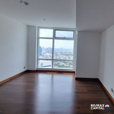 Condominium Unit in Two Roxas Triangle, Makati