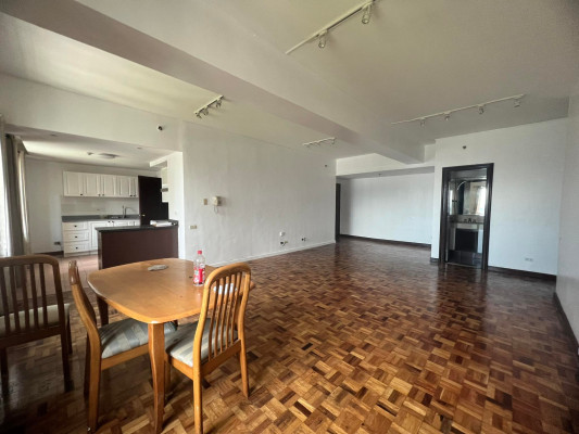 Very spacious 3 bedroom unit