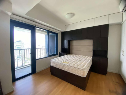 2 BEFROOM LOFT TYPE AT ONE ROCKWELL WEST