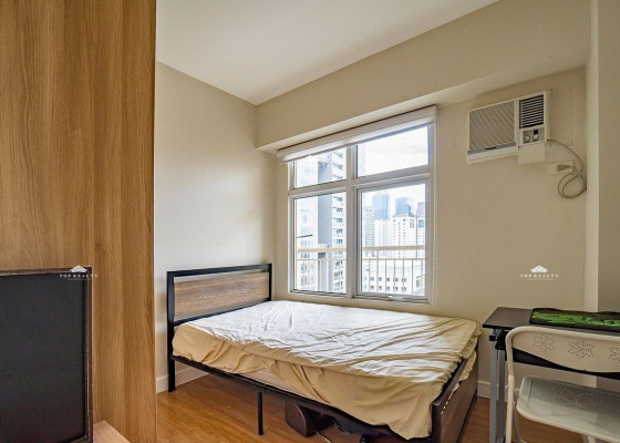 Fully Furnished Corner Unit with Huge Balcony for Sale in Two Serendra, Bonifaci