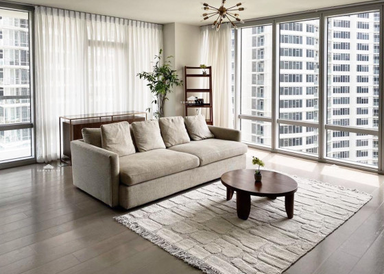 Beautifully furnished Corner Unit facing amenities for Sale