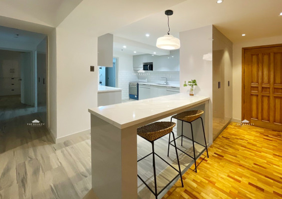 Fully upgraded Condo Unit for Sale in Tropical Palms, Makati City
