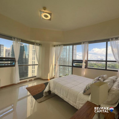 Condominium Unit in Icon Residences, Taguig
