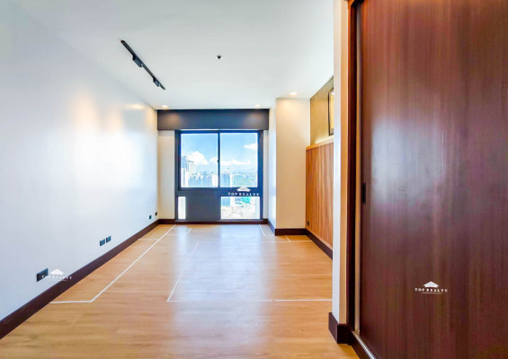 Newly renovated condo in Makati
