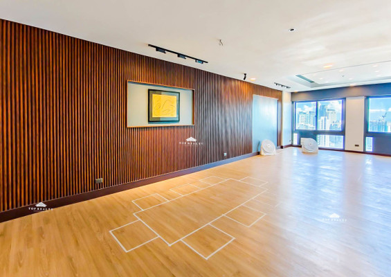 Newly renovated condo in Makati