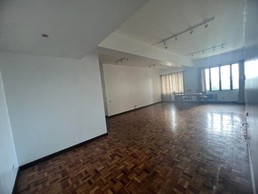Very spacious 3 bedroom unit