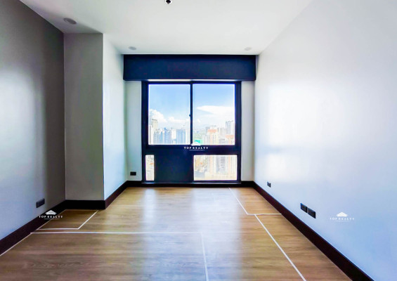 Newly renovated condo in Makati