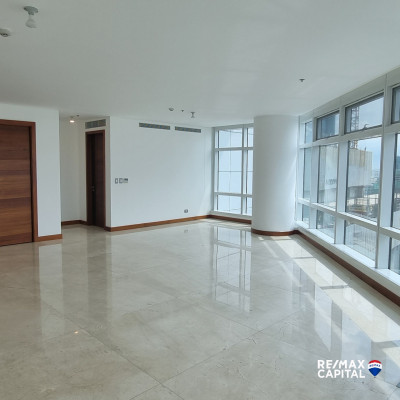 Condominium Unit in Two Roxas Triangle, Makati