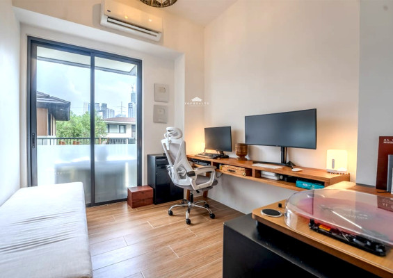 fully-furnished condominium in the heart of Bonifacio Global City
