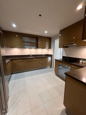 3 Bedroom in Sakura Tower For Sale