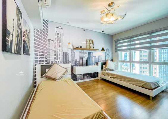 Homey fully furnished Condo Unit for Sale in Two Serendra, BGC