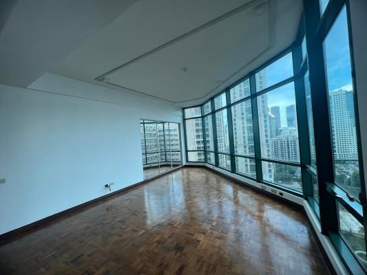 Very spacious 3 bedroom unit