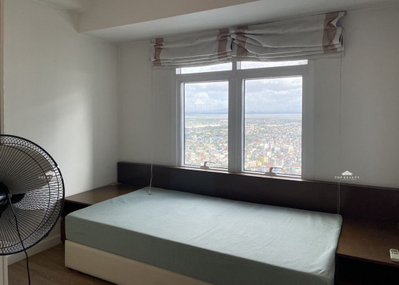 Fully furnished Condo Unit facing SM Aura and Taguig Skyline for Sale
