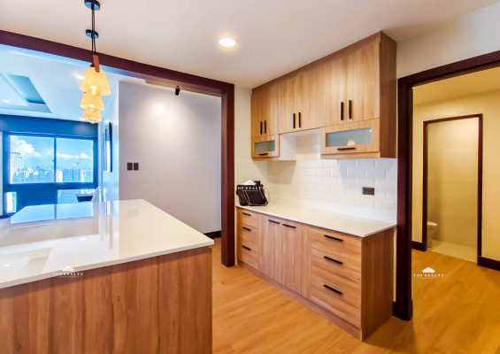 Newly renovated condo in Makati
