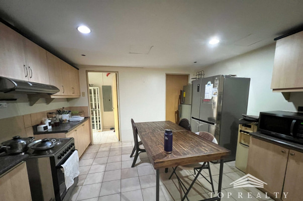 Pioneer Highlands | Luxurious Three Bedroom 3BR Bi-Level Penthouse unit Condo fo