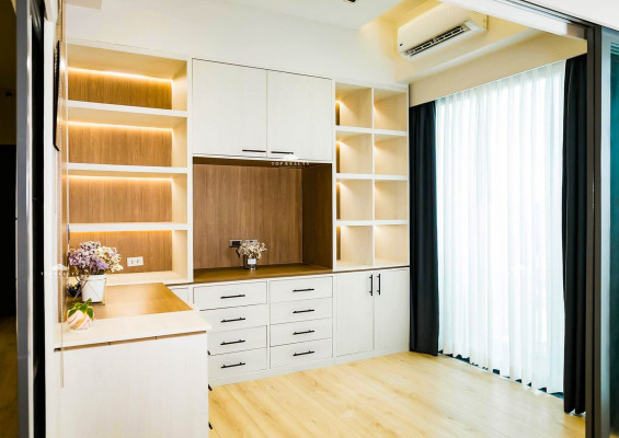 Fully furnished condo boasts high-end materials and exquisite furnishing
