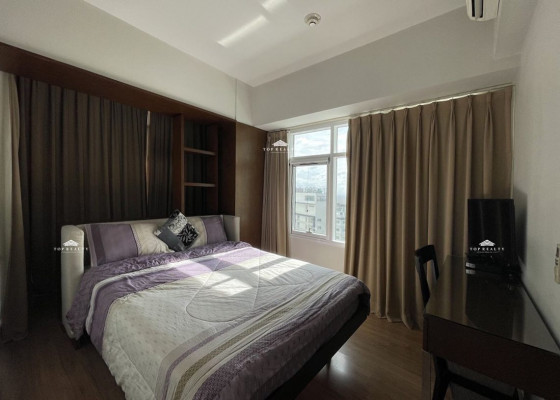 Fully furnished Condo Unit facing SM Aura and Taguig Skyline for Sale