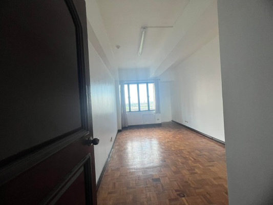 Very spacious 3 bedroom unit