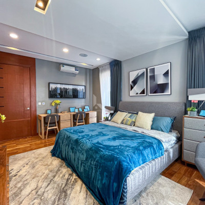Stunning Modern Townhouse with Elevator For Sale