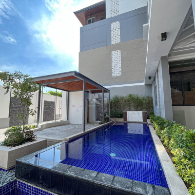 Stylish Modern Townhouse For Sale
