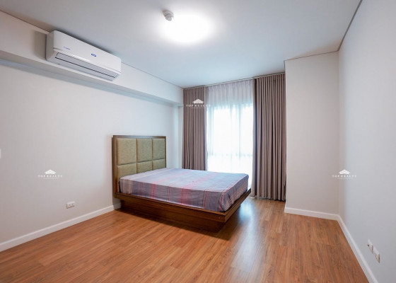 Brand New Condo Unit with Balcony for Sale in Two Serendra
