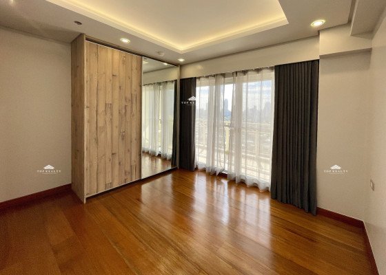 Spacious and luxurious tandem penthouse unit for Sale in Brio Tower, Makati City