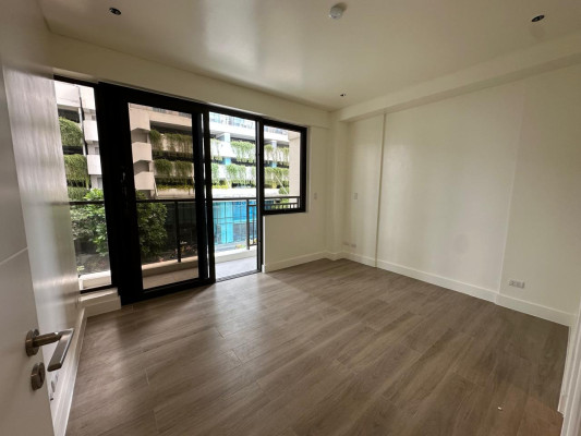 Pristine 5-Bedroom Townhouse, in Mandaluyong