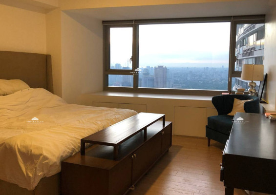 Interior-decorated Condo Unit with Unobstructed City view for Sale in One Shangr