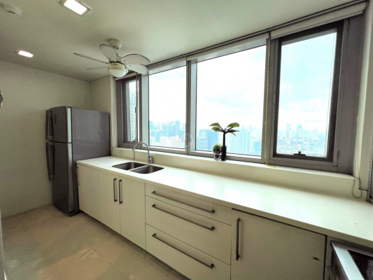 Modish Lower Penthouse for Sale in One Serendra