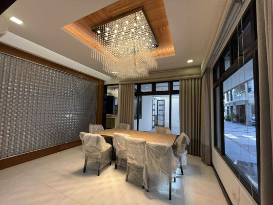 Grab this Spacious Single-Detached Townhouse in New Manila