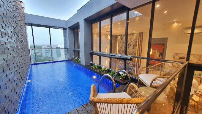 Penthouse unit in St. Moritz Private Estates - Mckinley West Fort Bonifacio