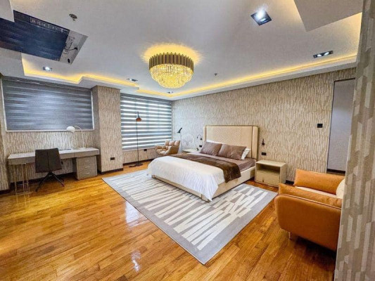 A Lavishing One Floor per Unit Condo for Sale in Commonwealth
