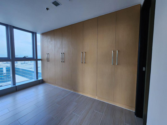 An Upscale Penthouse for Sale in BGC, Taguig