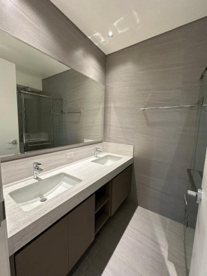 Pristine 5-Bedroom Townhouse, in Mandaluyong