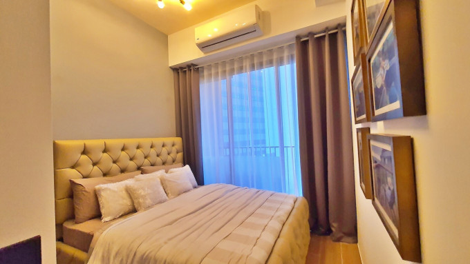 Penthouse unit in St. Moritz Private Estates - Mckinley West Fort Bonifacio