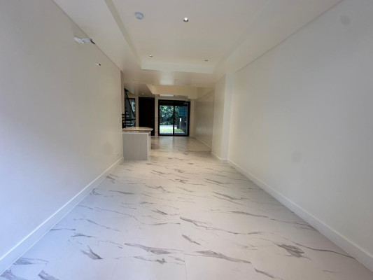 Pristine 5-Bedroom Townhouse, in Mandaluyong