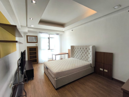 Kensington Place 3BR Corner Unit