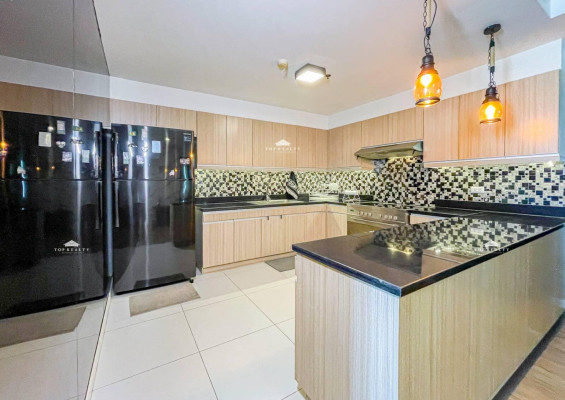 Homey fully furnished Condo Unit for Sale in Two Serendra, BGC